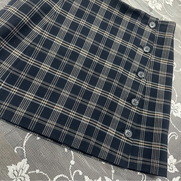 Aritzia Sunday Best Yuri Plaid Mini Skirt
Sz 4 - Picture 3 of 8